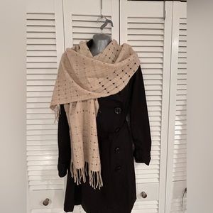Cecchi Cecchi cream colored wool scarf- looks laser cut